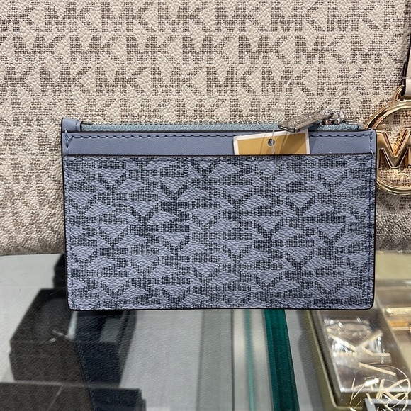 Michael Kors Jet Set Travel Medium Top Zip Card Case Wallet

Pale Blue 
NWT - Picture 10 of 16